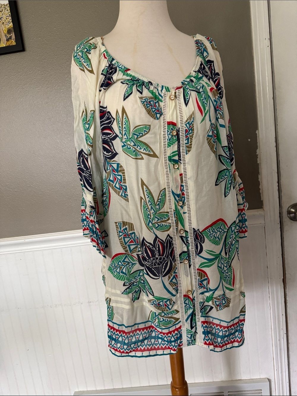 Democracy Short Sleeve Cream Boho Flowy Top w Teal, Navy & Red Tribal Floral